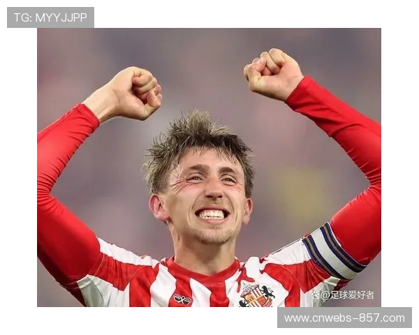 终场哨响,桑德兰球员拥抱庆祝主场逼平利物浦延续不败纪录